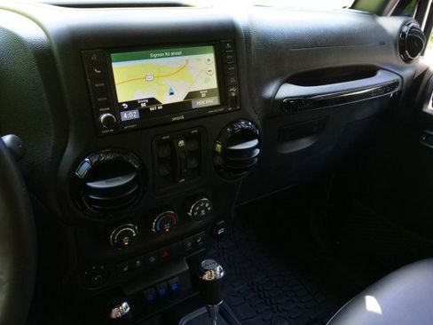 Used 2015 Jeep Wrangler Unlimited Sahara image 8