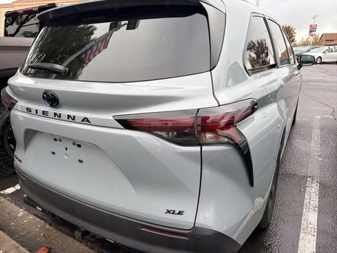 Certified 2025 Toyota Sienna XLE Woodland Edition image 6