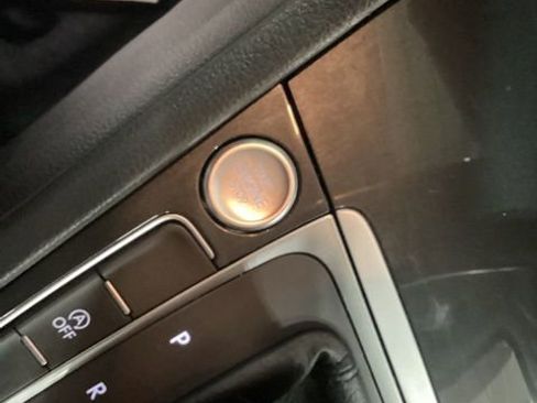 Used 2020 Volkswagen Golf 4-Door image 20