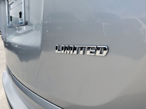 Used 2018 Toyota RAV4 Limited image 10