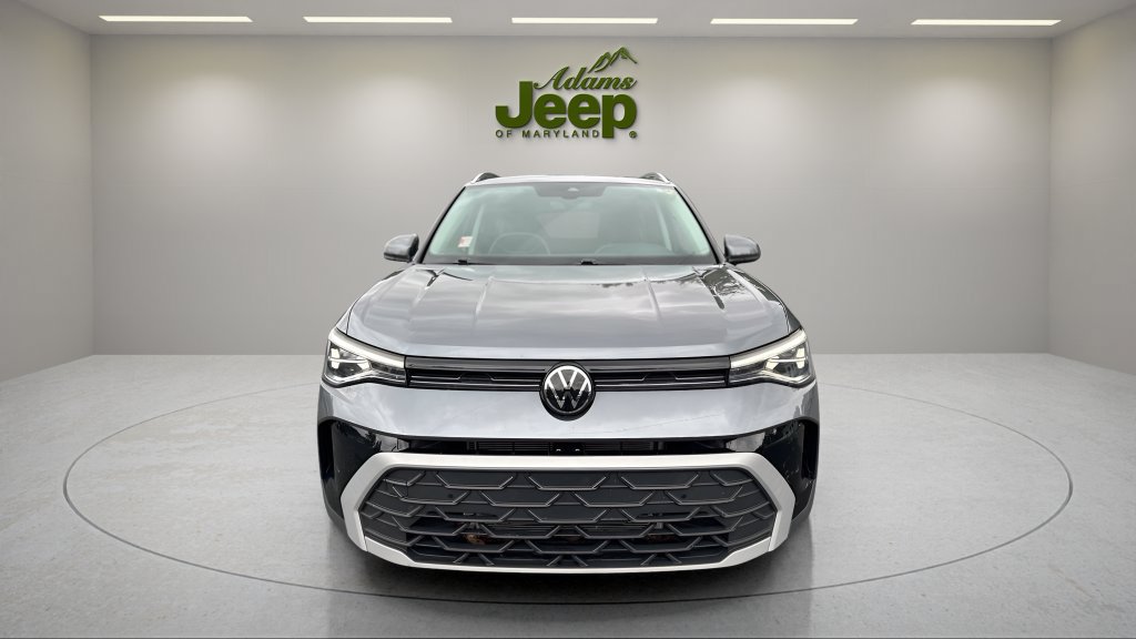 Used 2025 Volkswagen Taos SE AWD/4WD image 2