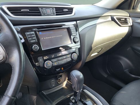 Used 2016 Nissan Rogue SL FWD image 21