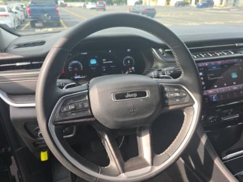 Used 2023 Jeep Grand Cherokee L Limited RWD image 14