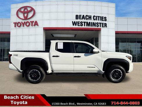 Certified 2024 Toyota Tacoma TRD Off-Road AWD/4WD image 12