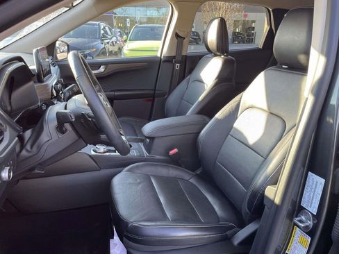 Used 2020 Ford Escape Titanium image 8