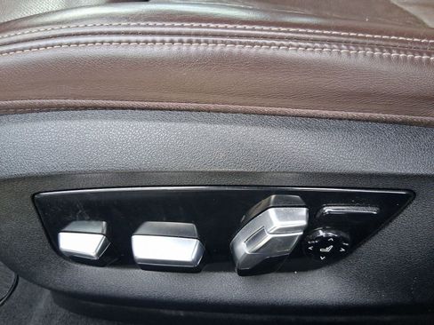 Used 2019 BMW M550i xDrive image 12