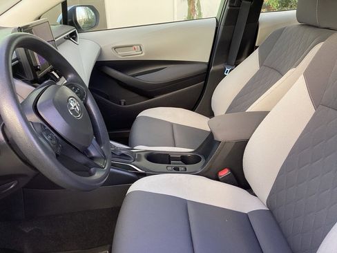 Used 2023 Toyota Corolla LE image 3