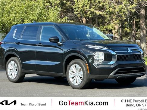 Used 2025 Mitsubishi Outlander ES AWD/4WD image 1