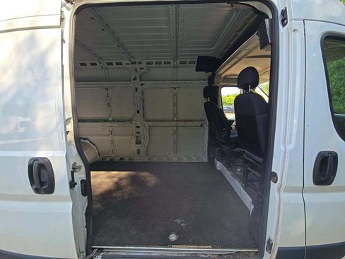 Used 2023 RAM ProMaster 2500 FWD image 9