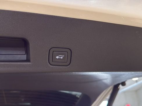 Used 2025 GMC Acadia Elevation w/ Elevation Premium Package image 17