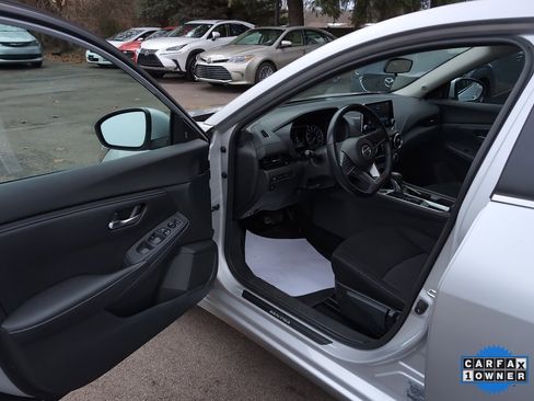 Used 2022 Nissan Sentra SV w/ Trunk Package image 11