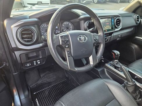 Used 2017 Toyota Tacoma TRD Off-Road image 13