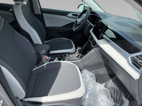 New 2025 Volkswagen Taos SE image 9