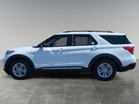 Used 2023 Ford Explorer XLT w/ Equipment Group 202A image 2