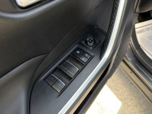 Used 2022 Toyota RAV4 XLE image 18