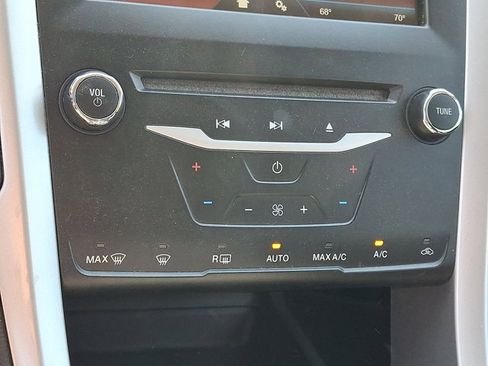 Used 2014 Ford Fusion SE FWD image 18