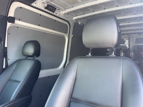 Used 2022 Mercedes-Benz Sprinter 2500 image 12
