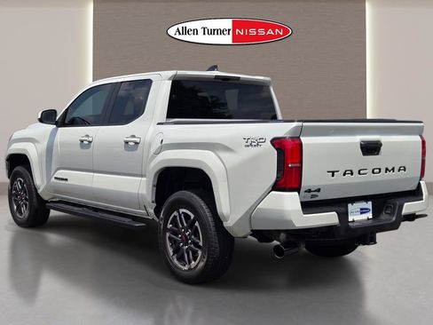 Used 2024 Toyota Tacoma TRD Sport AWD/4WD image 8