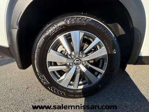 Certified 2025 Nissan Pathfinder SL w/ Lighting Package (N92) image 20