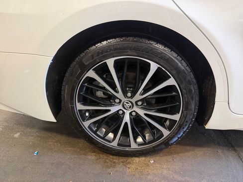 Used 2018 Toyota Camry SE w/ Moonroof Package FWD image 27