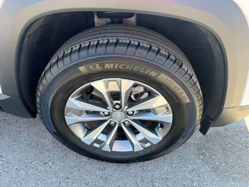 Used 2025 Chevrolet Equinox LT AWD/4WD image 15