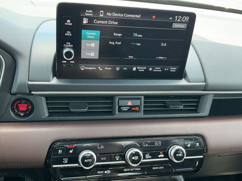 Used 2025 Honda Pilot Elite image 22