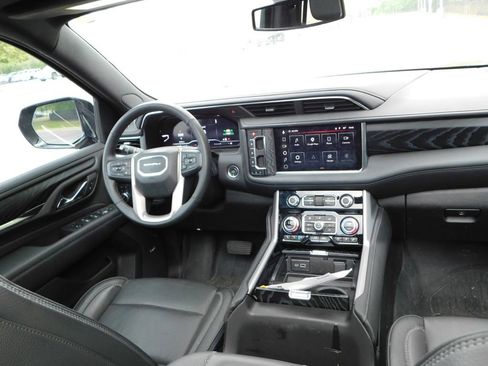 Used 2024 GMC Yukon Denali AWD/4WD image 8