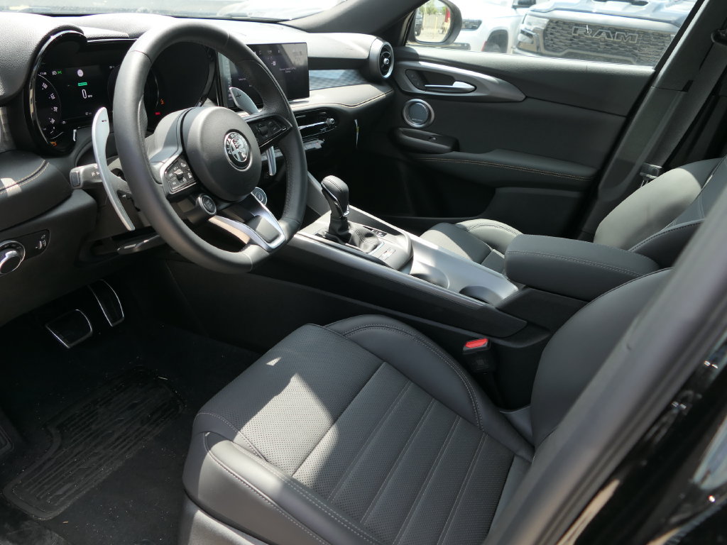 Used 2025 Alfa Romeo Tonale w/ Premium Package AWD/4WD image 9
