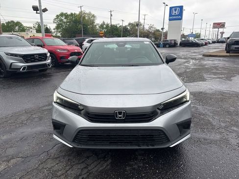 Used 2023 Honda Civic Sport image 2