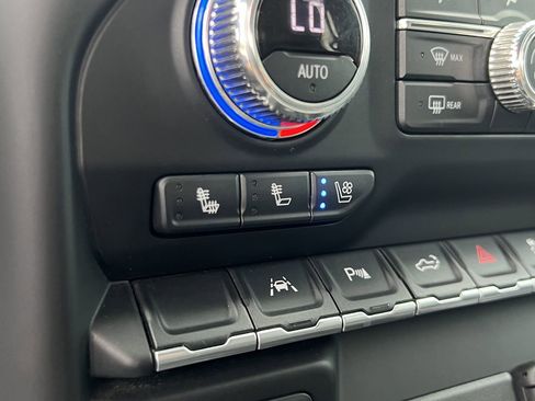 Used 2022 GMC Sierra 1500 AT4 w/ AT4 Premium Package AWD/4WD image 18