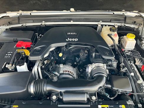 Used 2021 Jeep Gladiator Overland w/ Popular Equipment Package image 9