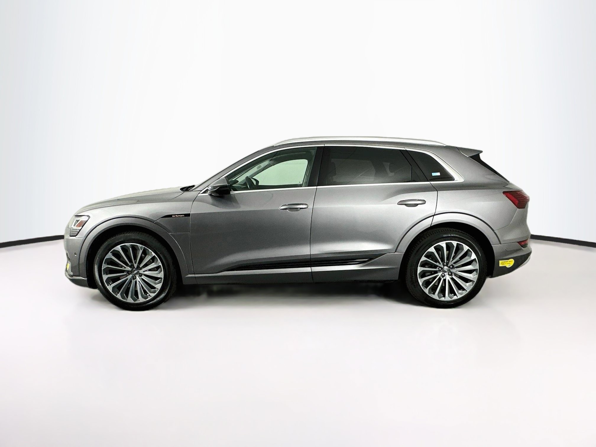 Used 2019 Audi e-tron Prestige w/ Prestige Package AWD/4WD image 4