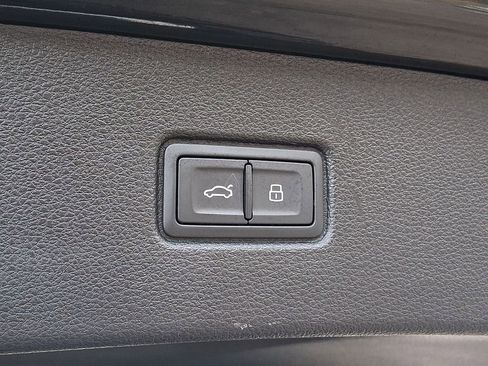 Used 2023 Audi SQ7 Prestige w/ Sport Package image 28