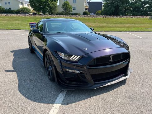 Used 2022 Ford Mustang Shelby GT500 w/ Carbon Fiber Track Pack RWD image 2