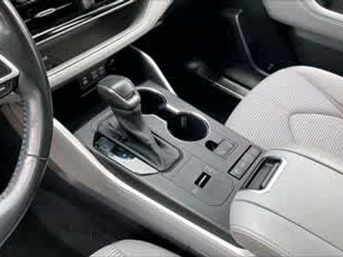 Used 2022 Toyota Highlander LE FWD image 27