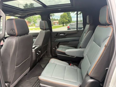 Used 2025 GMC Yukon XL AT4 AWD/4WD image 26