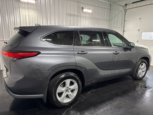 Used 2020 Toyota Highlander L AWD/4WD image 3
