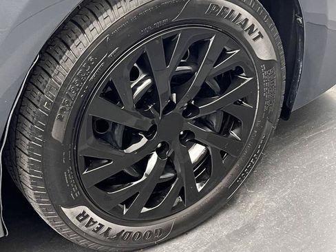 Used 2018 Toyota Corolla LE FWD image 35