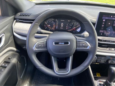 Used 2024 Jeep Compass Latitude AWD/4WD image 17