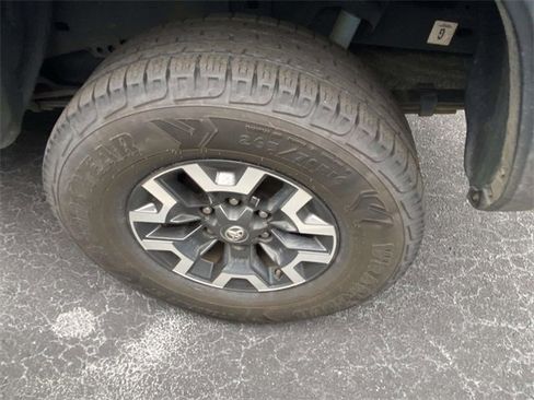 Used 2020 Toyota Tacoma TRD Off-Road image 5