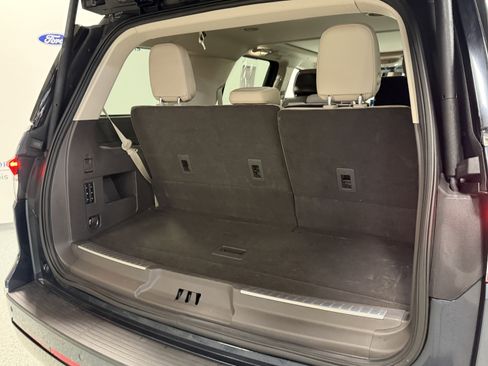 Used 2024 Lincoln Navigator Premiere image 28