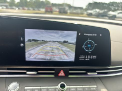 Used 2024 Hyundai Elantra SEL image 12