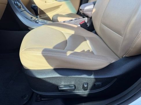 Used 2013 Hyundai Elantra Limited w/ Technology Pkg FWD image 17