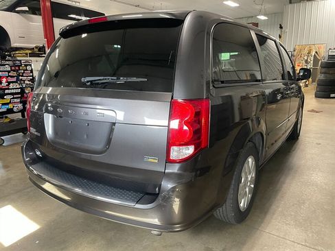 Used 2017 Dodge Grand Caravan SE w/ UConnect Hands-Free Group FWD image 6