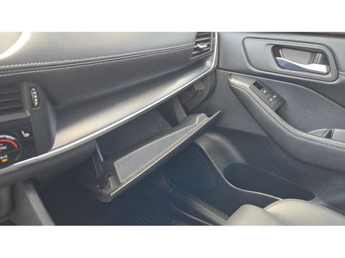 Used 2023 Nissan Rogue SV w/ SV Premium Package FWD image 35