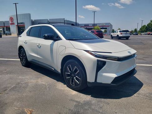 Used 2026 Toyota bZ FWD image 34