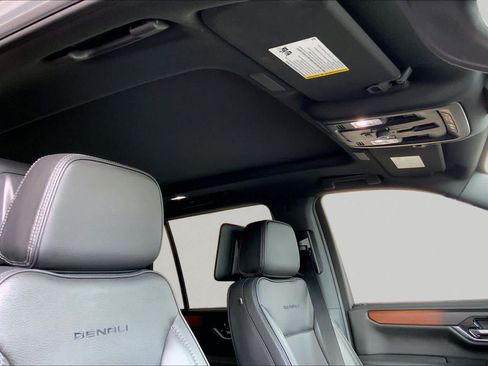 Used 2025 GMC Yukon Denali w/ Denali Reserve Package AWD/4WD image 14