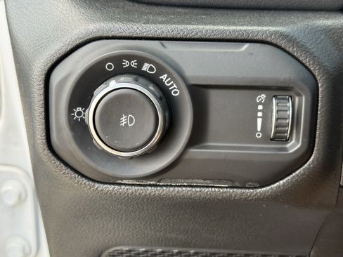 Used 2023 Jeep Wrangler Unlimited Sahara AWD/4WD image 26