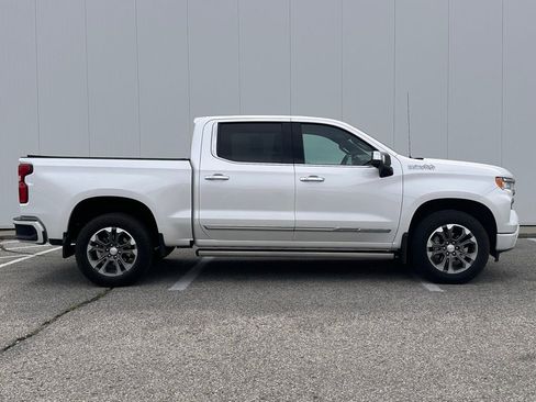 Used 2023 Chevrolet Silverado 1500 High Country w/ Technology Package AWD/4WD image 7