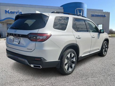 New 2026 Honda Pilot Touring image 4